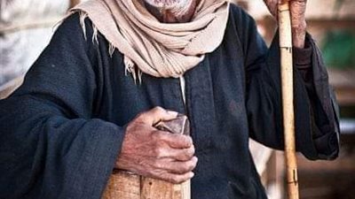 الطفله والرجل العجوز 